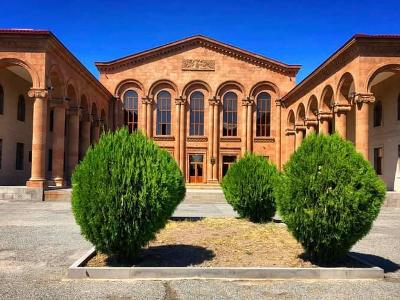 Էջմիածնի Կոմիտասի անվան մշակույթի պալատ